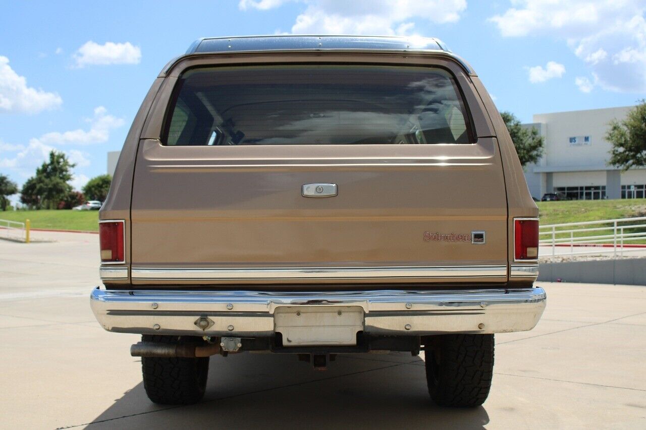 Chevrolet-Suburban-Pickup-1988-Brown-Brown-23257-5