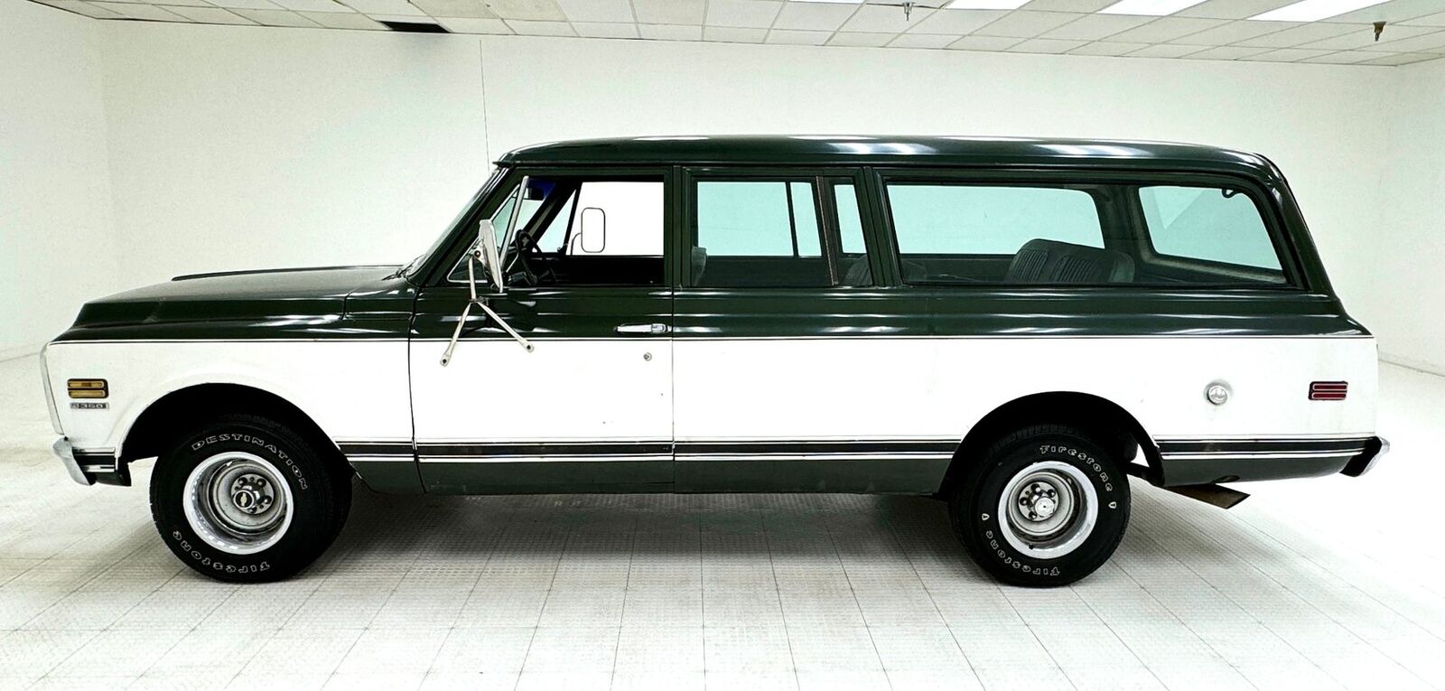 Chevrolet-Suburban-SUV-1972-Green-Green-74064-1