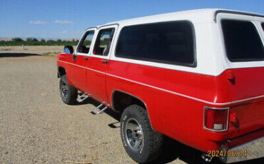 Chevrolet-Suburban-SUV-1974-Red-Gray-0-2