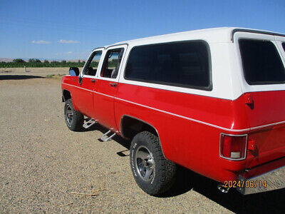 Chevrolet-Suburban-SUV-1974-Red-Gray-0-2