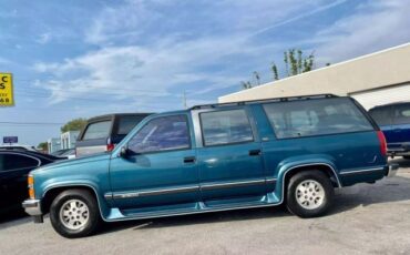 Chevrolet-Suburban-SUV-1994-180004-1