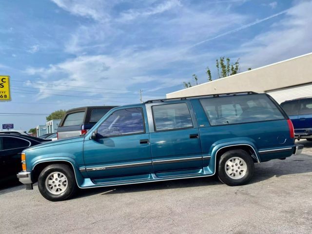 Chevrolet-Suburban-SUV-1994-180004-1