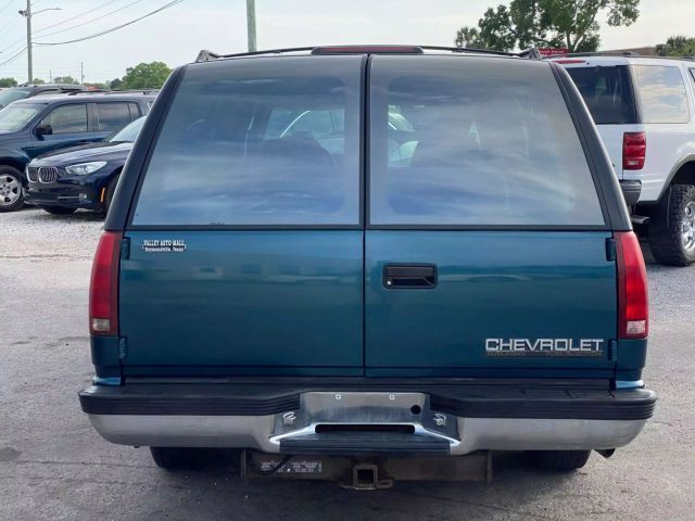 Chevrolet-Suburban-SUV-1994-180004-2