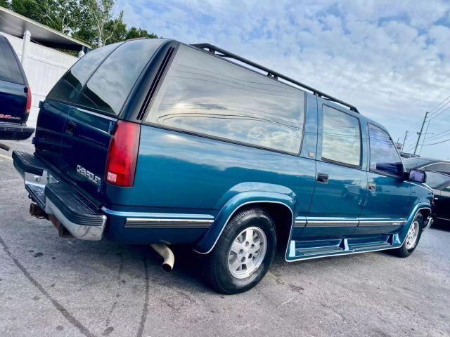 Chevrolet-Suburban-SUV-1994-180004-3