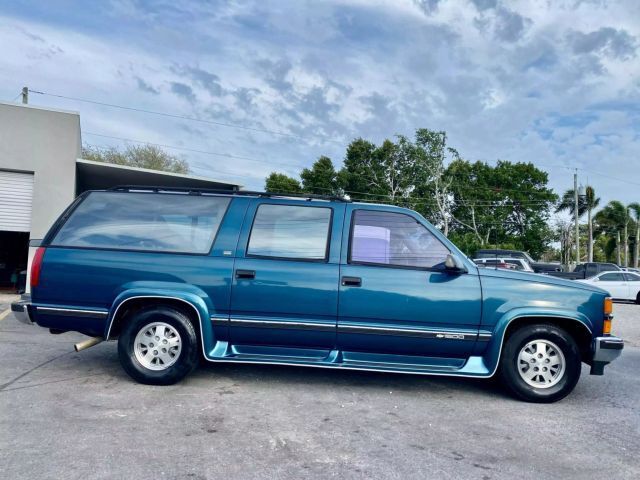 Chevrolet-Suburban-SUV-1994-180004-4