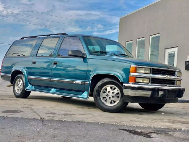 Chevrolet-Suburban-SUV-1994-180004-5