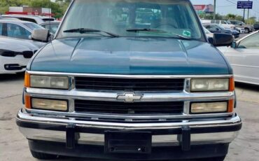 Chevrolet-Suburban-SUV-1994-180004-7