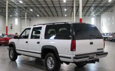 Chevrolet-Suburban-SUV-1995-White-Gray-368467-3