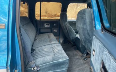 Chevrolet-Suburban-diesel-1991-239792-1