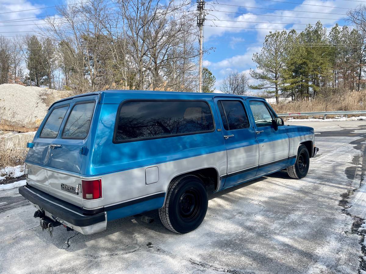 Chevrolet-Suburban-diesel-1991-239792-2