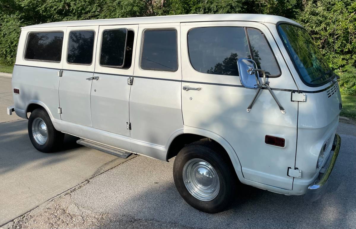 Chevrolet-Van-g-10-1969-silver-75639-15