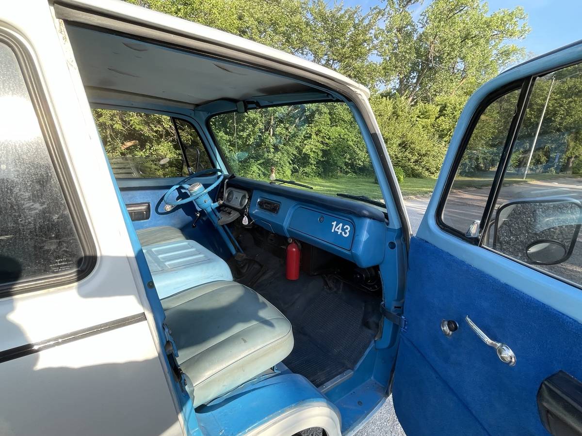 Chevrolet-Van-g-10-1969-silver-75639-6