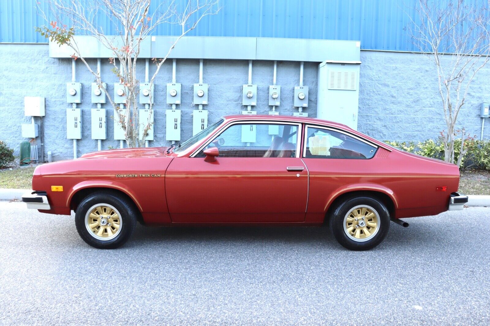 Chevrolet-Vega-Coupe-1976-Red-Black-4995-1