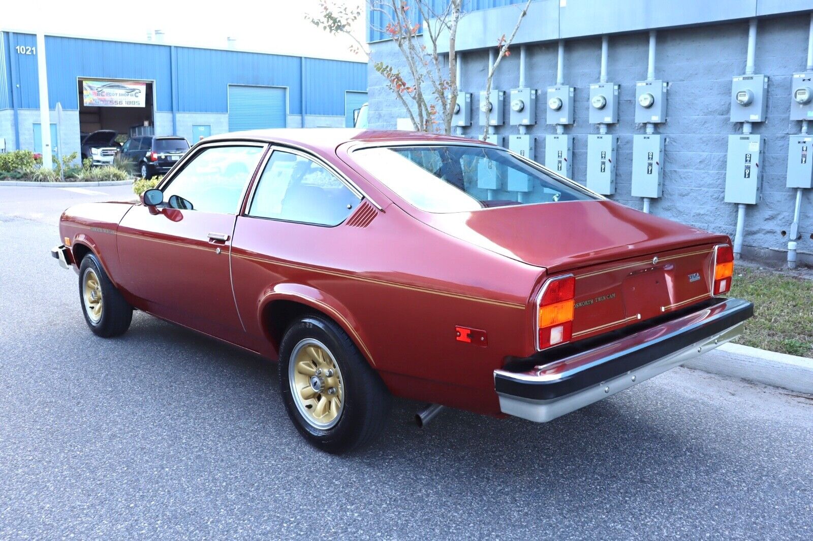 Chevrolet-Vega-Coupe-1976-Red-Black-4995-2