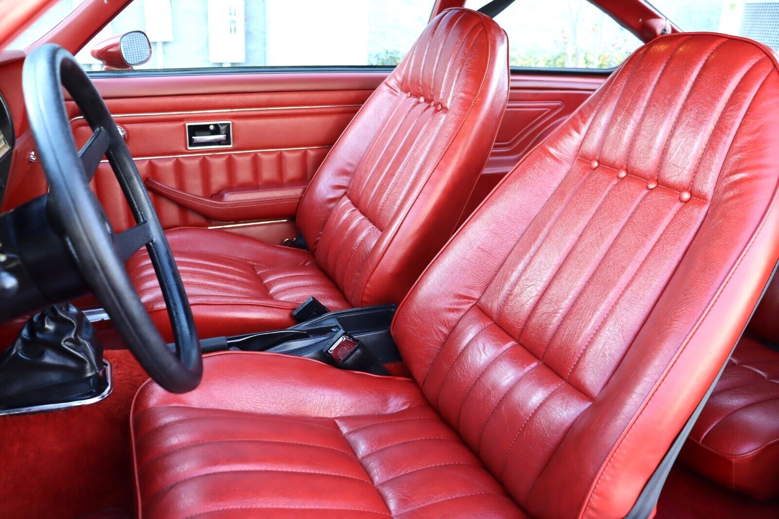 Chevrolet-Vega-Coupe-1976-Red-Black-4995-21