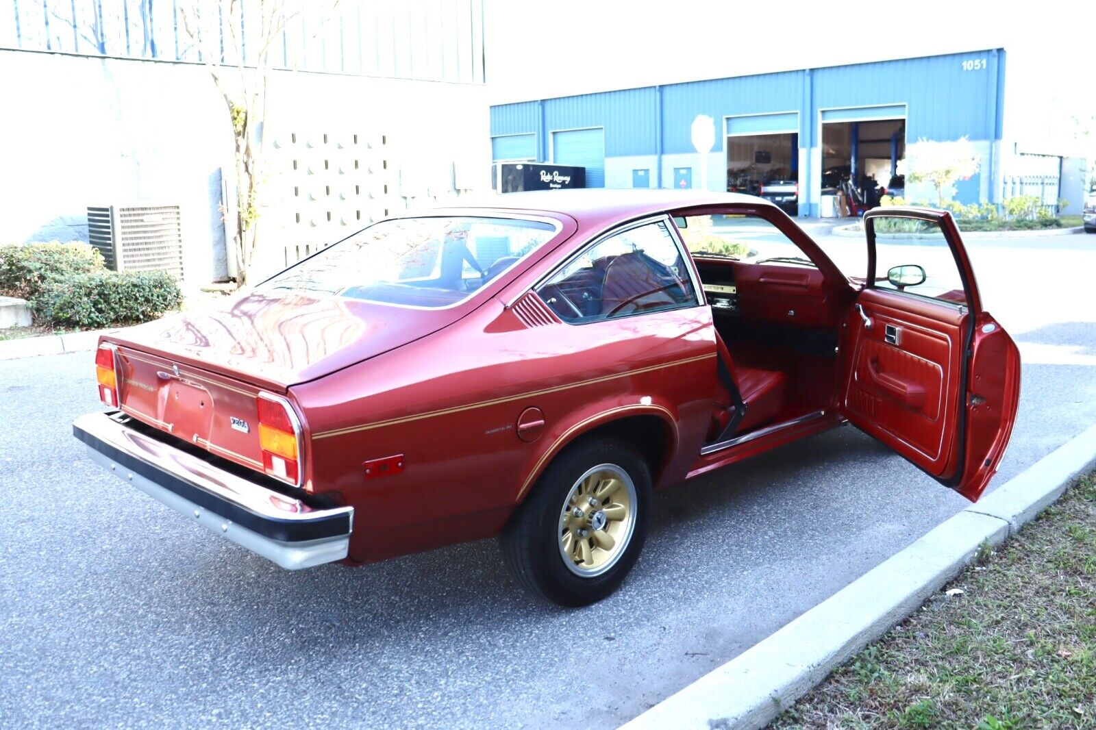 Chevrolet-Vega-Coupe-1976-Red-Black-4995-28