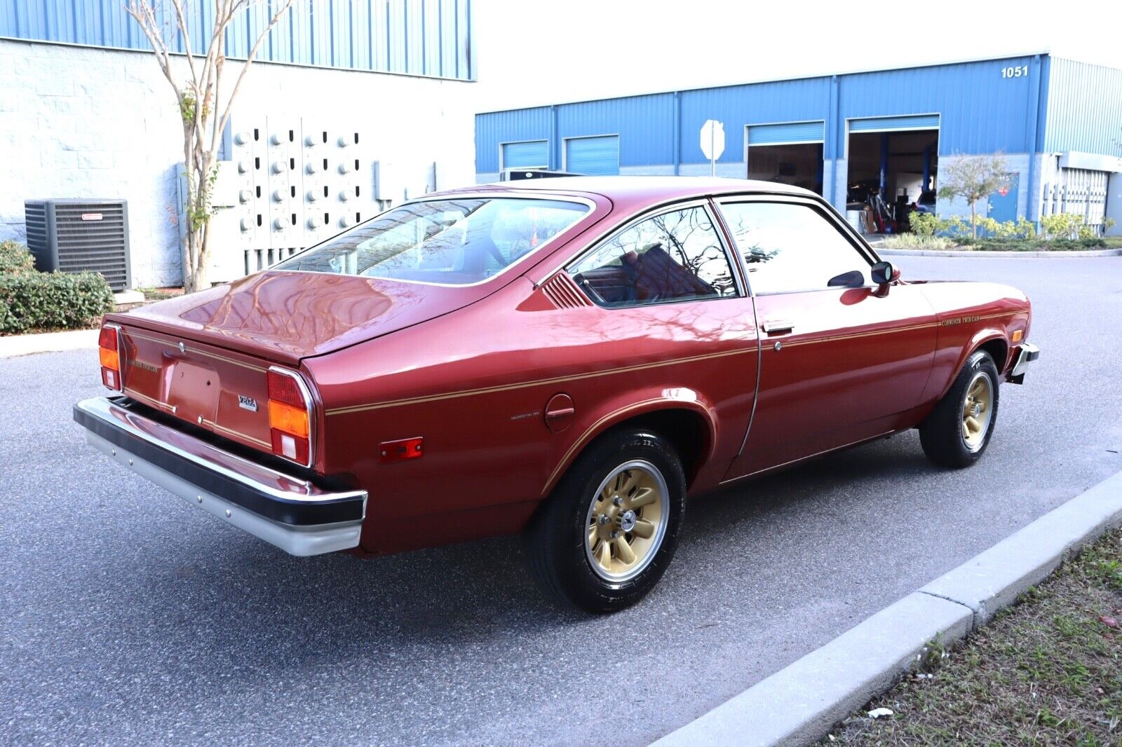 Chevrolet-Vega-Coupe-1976-Red-Black-4995-3