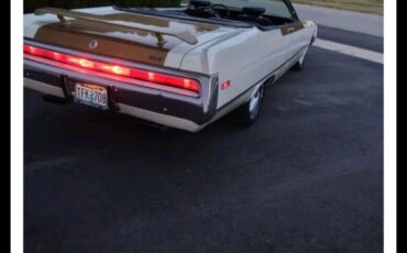 Chrysler-300-Series-Cabriolet-1970-Beige-Black-56327-1