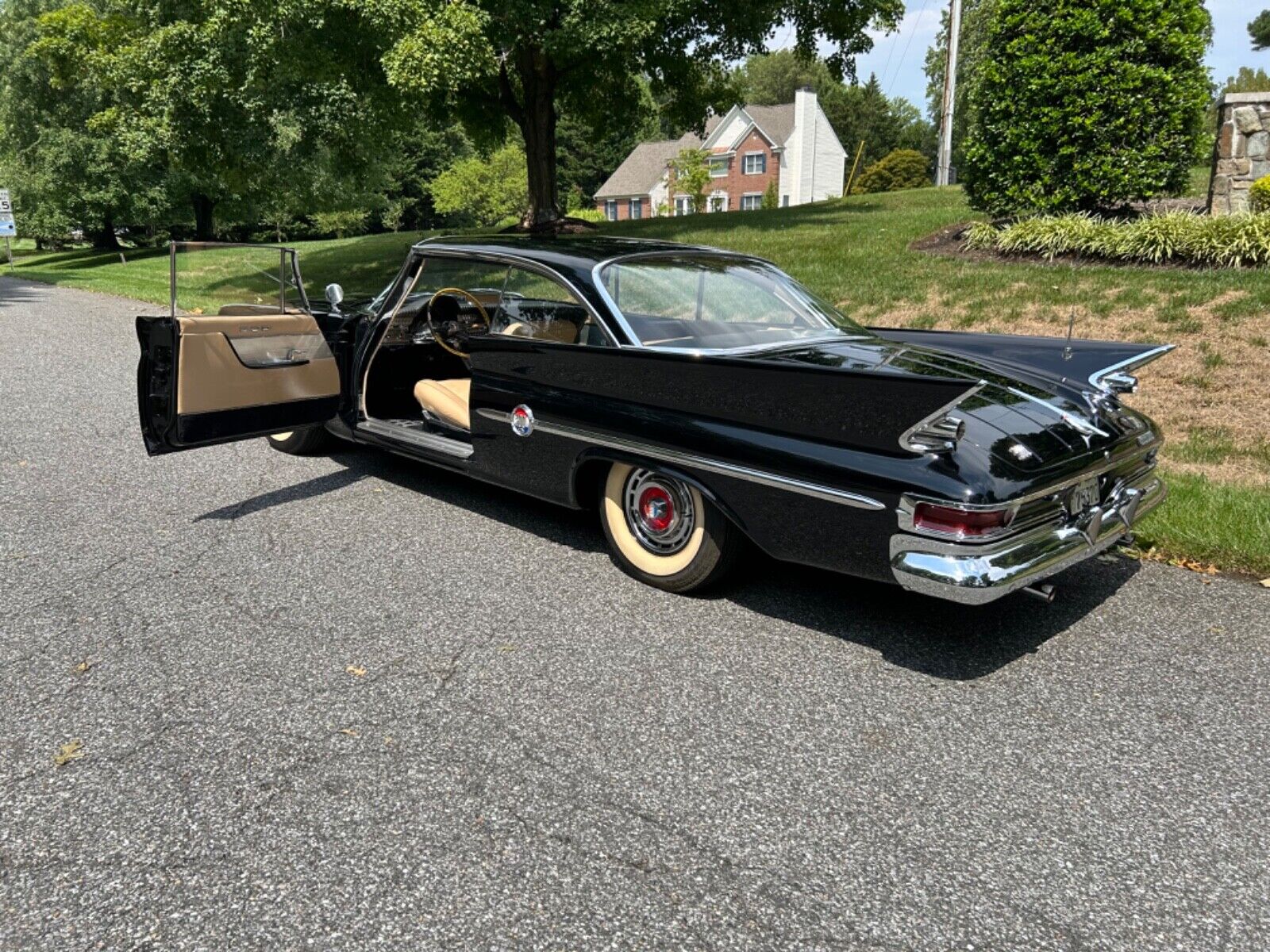 Chrysler-300-Series-Coupe-1961-Black-Tan-103725-12