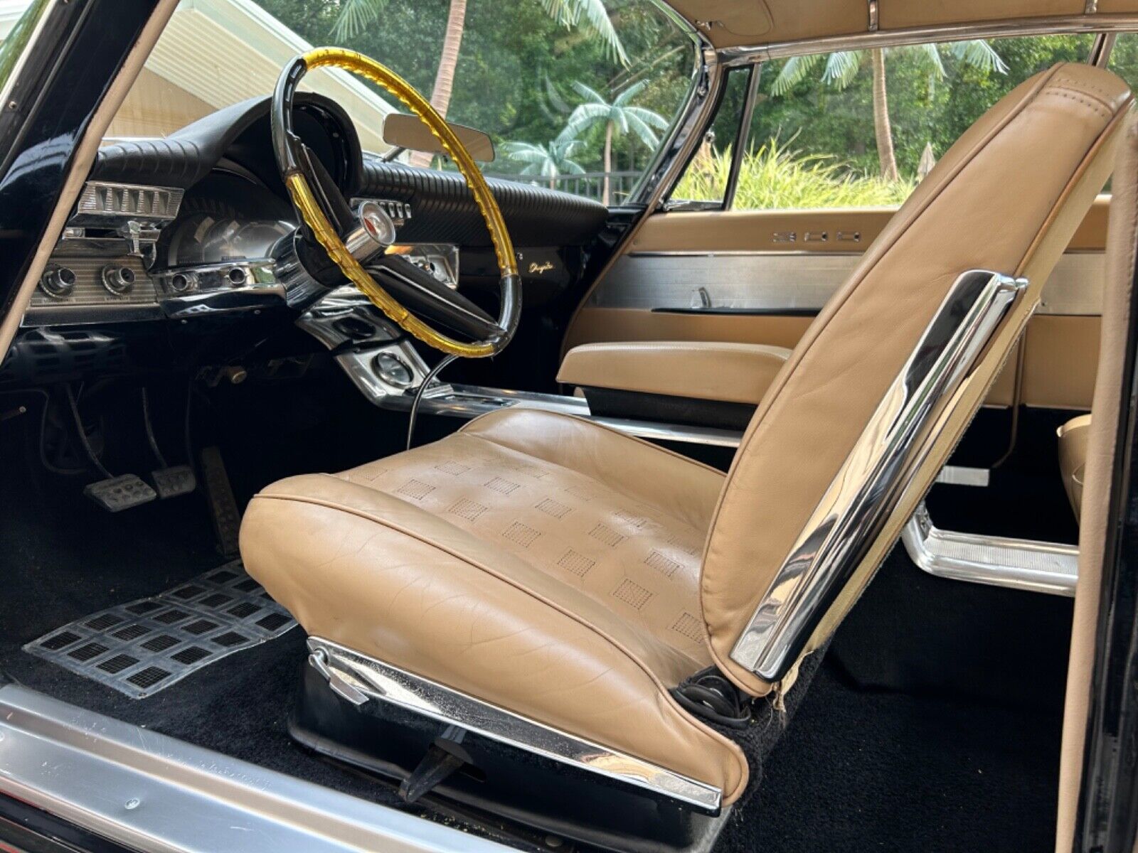 Chrysler-300-Series-Coupe-1961-Black-Tan-103725-19