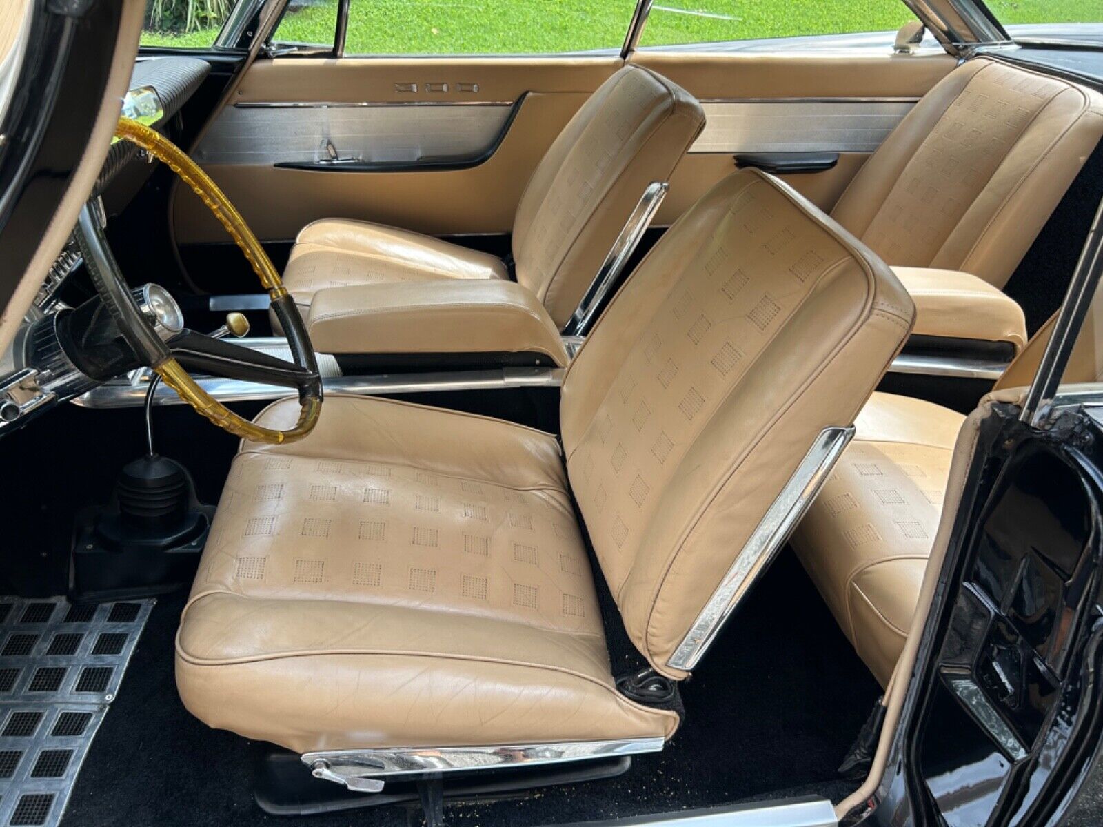 Chrysler-300-Series-Coupe-1961-Black-Tan-103725-20