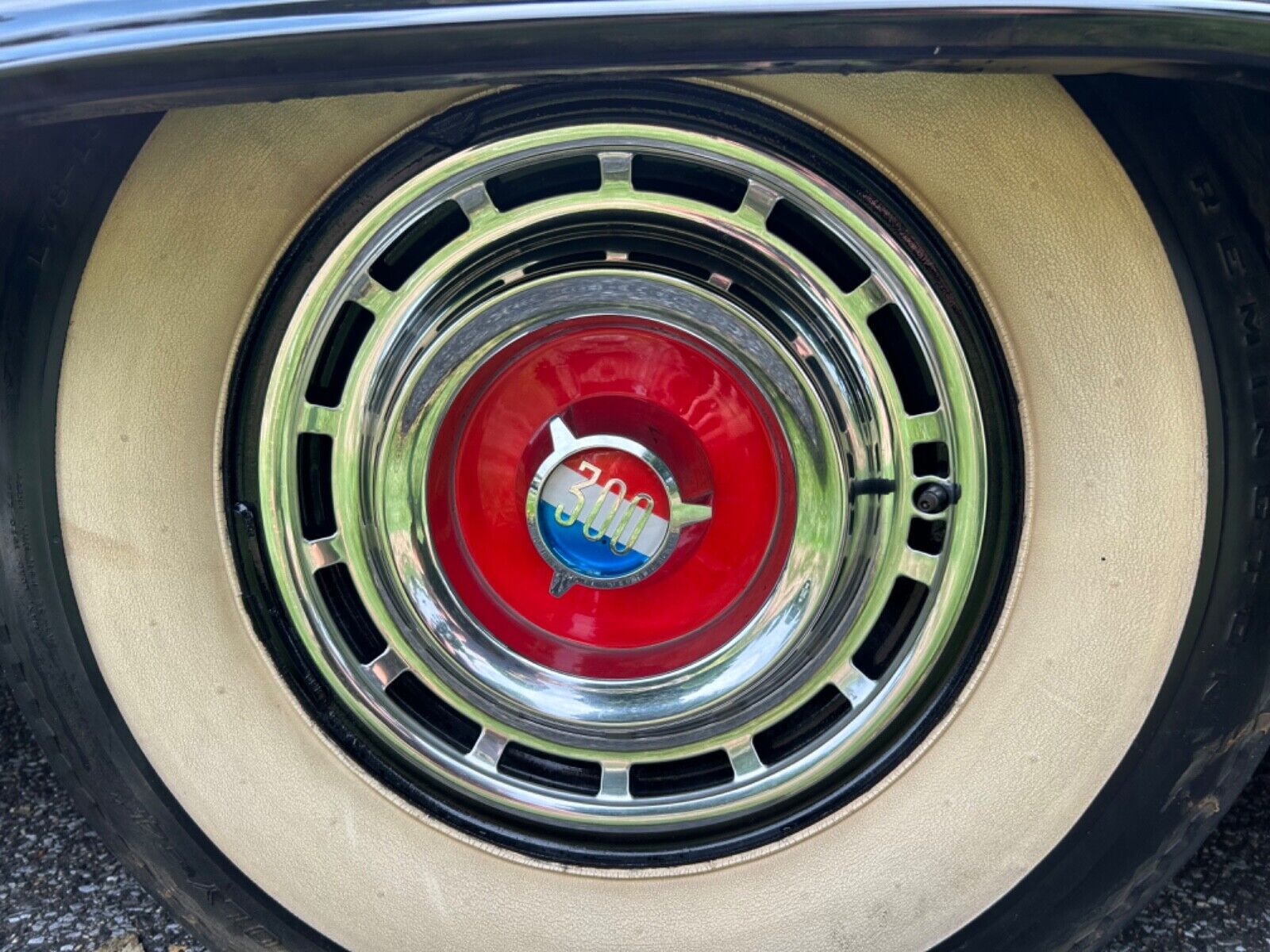 Chrysler-300-Series-Coupe-1961-Black-Tan-103725-29