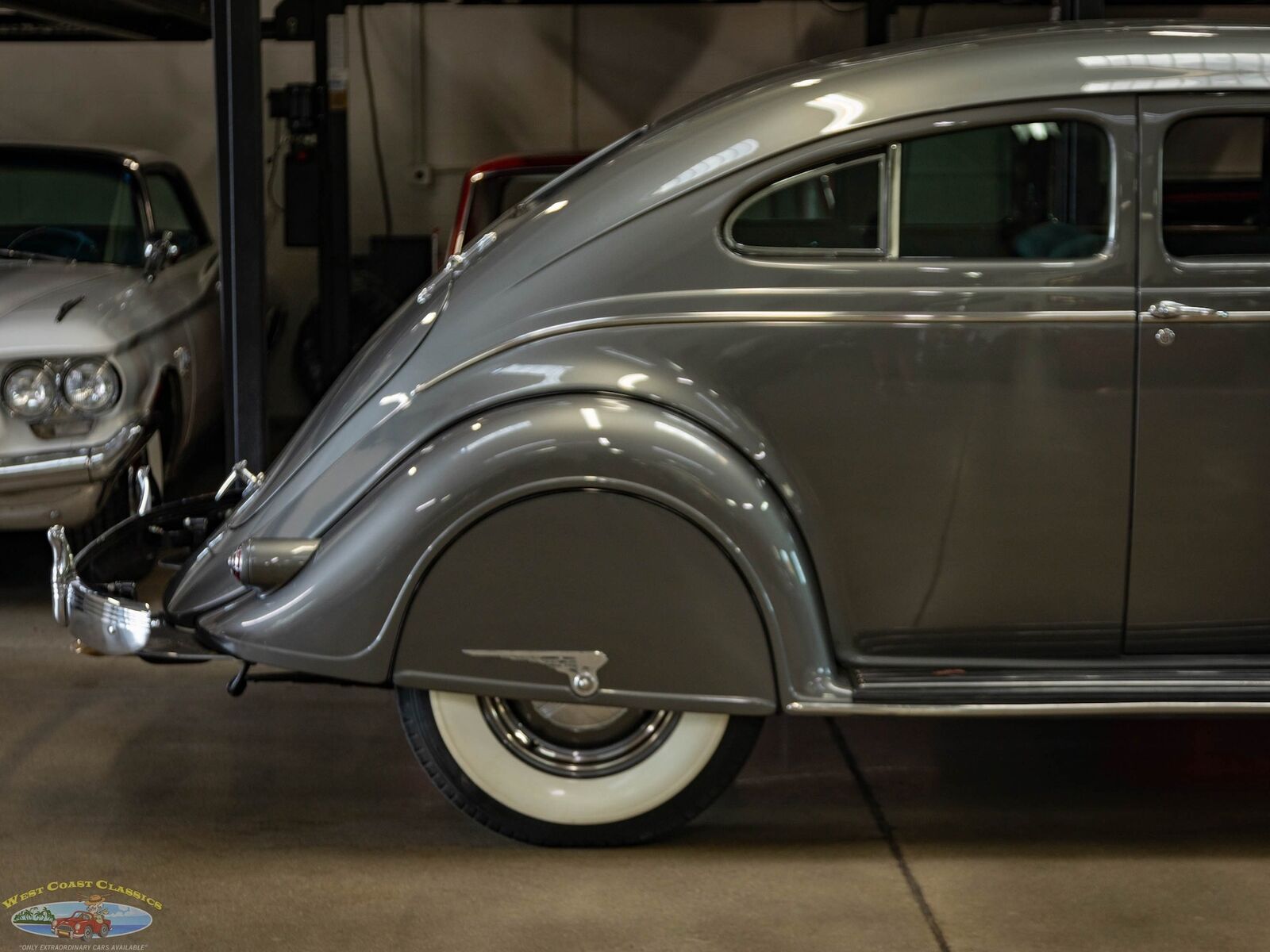 Chrysler-Airflow-Series-C-17-1937-Gray-110596-1