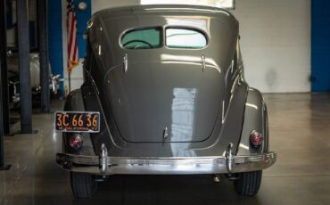 Chrysler-Airflow-Series-C-17-1937-Gray-110596-16