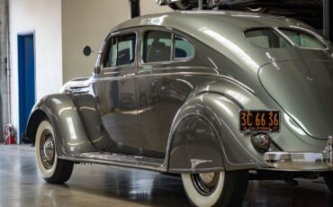 Chrysler-Airflow-Series-C-17-1937-Gray-110596-21