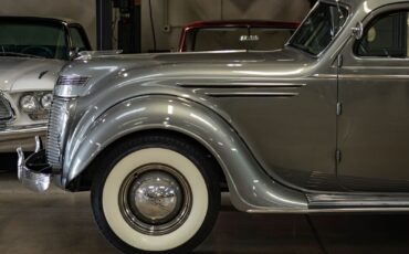 Chrysler-Airflow-Series-C-17-1937-Gray-110596-4