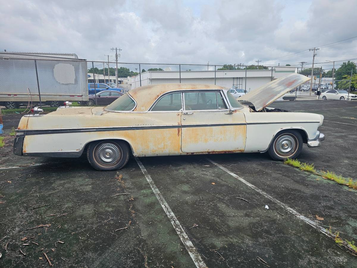 Chrysler-Imperial-1955-126800-3