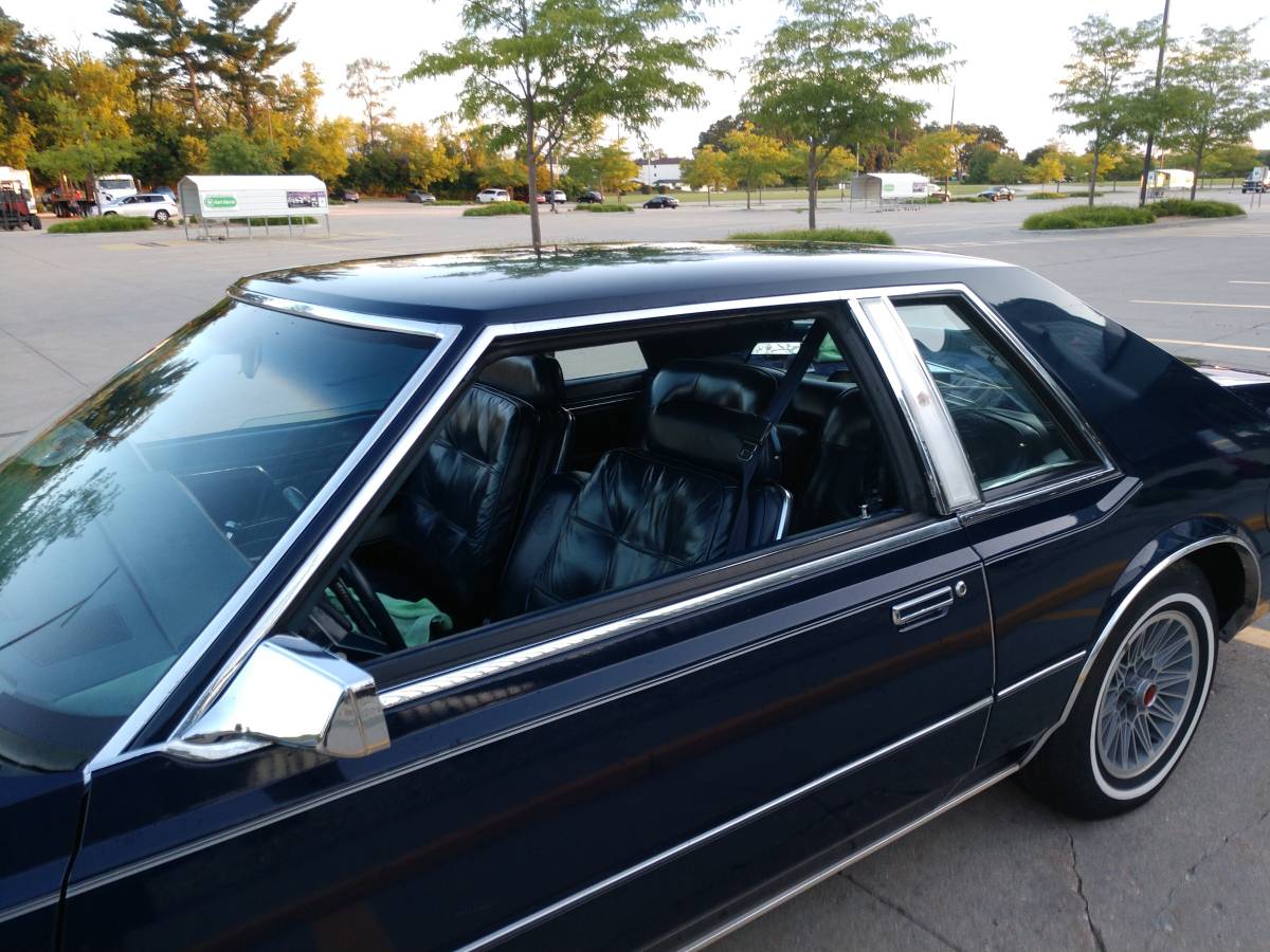 Chrysler-Imperial-1983-blue-75639-4