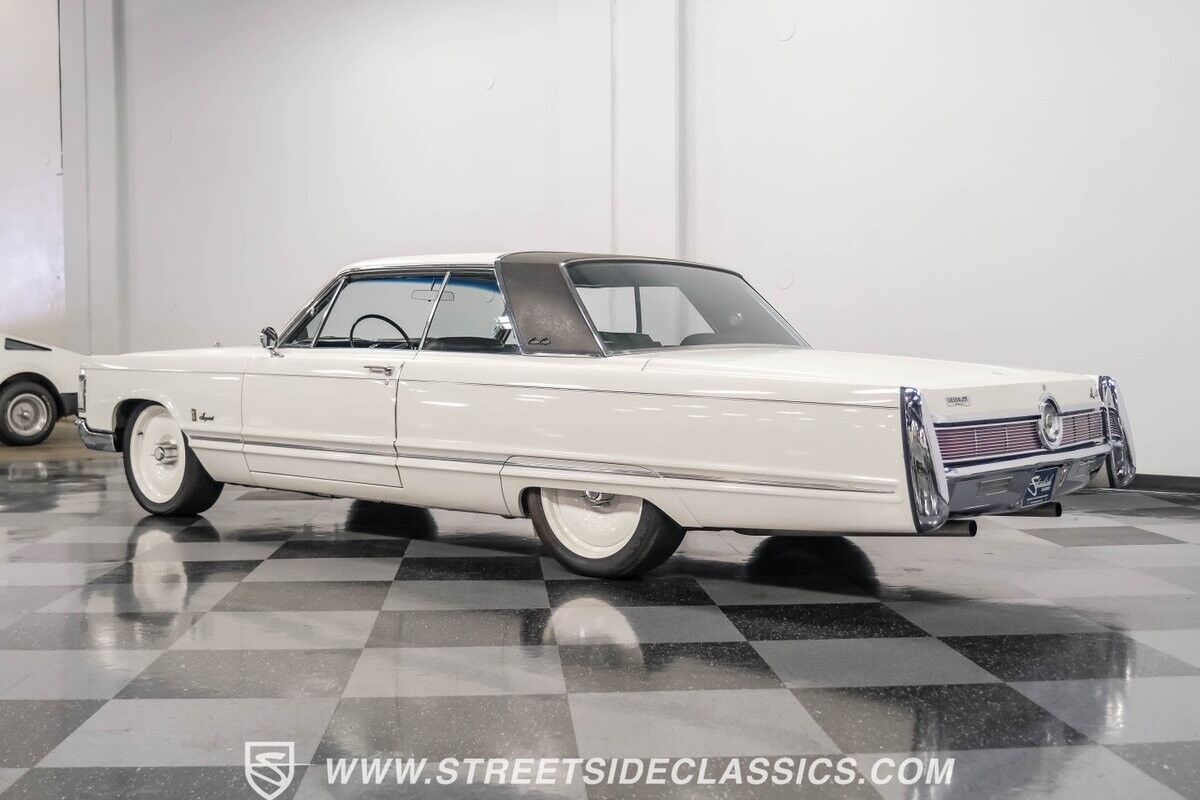 Chrysler-Imperial-Coupe-1967-White-Black-109686-9