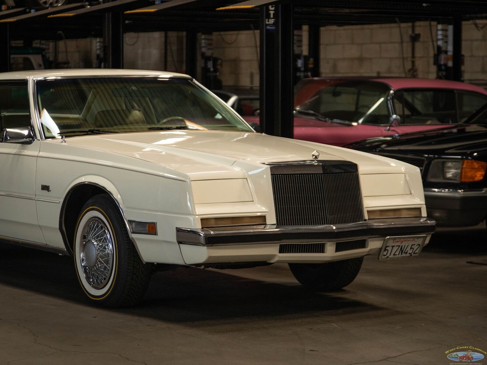 Chrysler-Imperial-Coupe-1981-White-Tan-66324-11