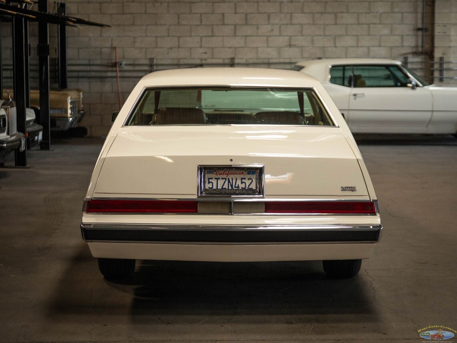 Chrysler-Imperial-Coupe-1981-White-Tan-66324-16