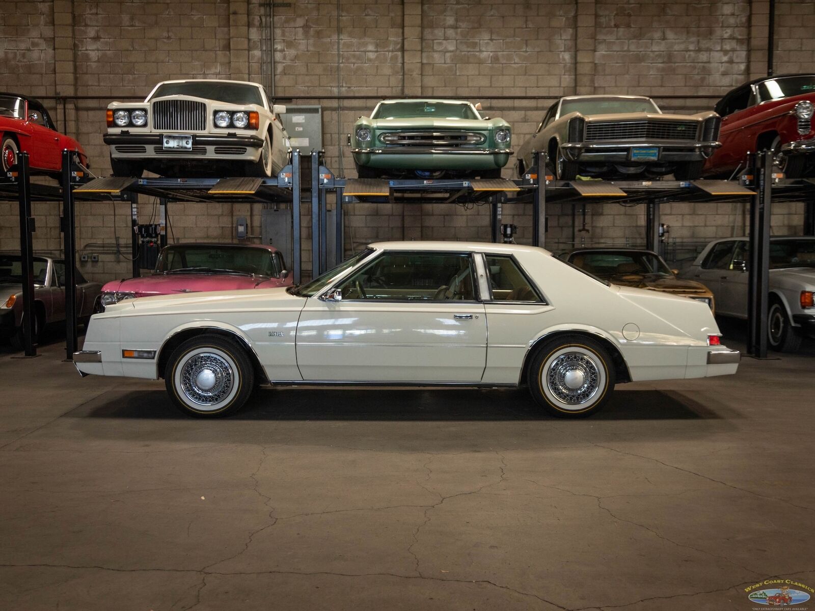 Chrysler-Imperial-Coupe-1981-White-Tan-66324-2