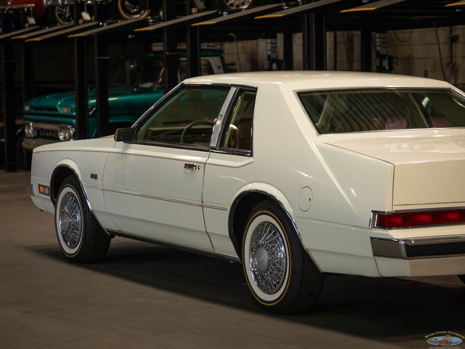 Chrysler-Imperial-Coupe-1981-White-Tan-66324-21