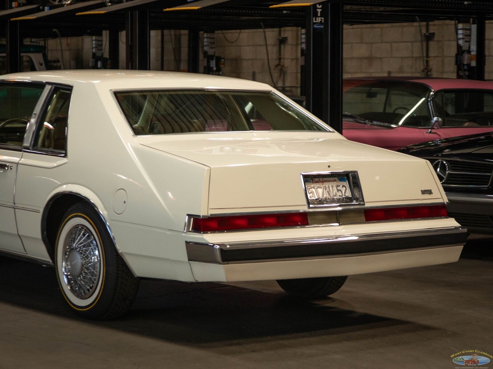 Chrysler-Imperial-Coupe-1981-White-Tan-66324-22