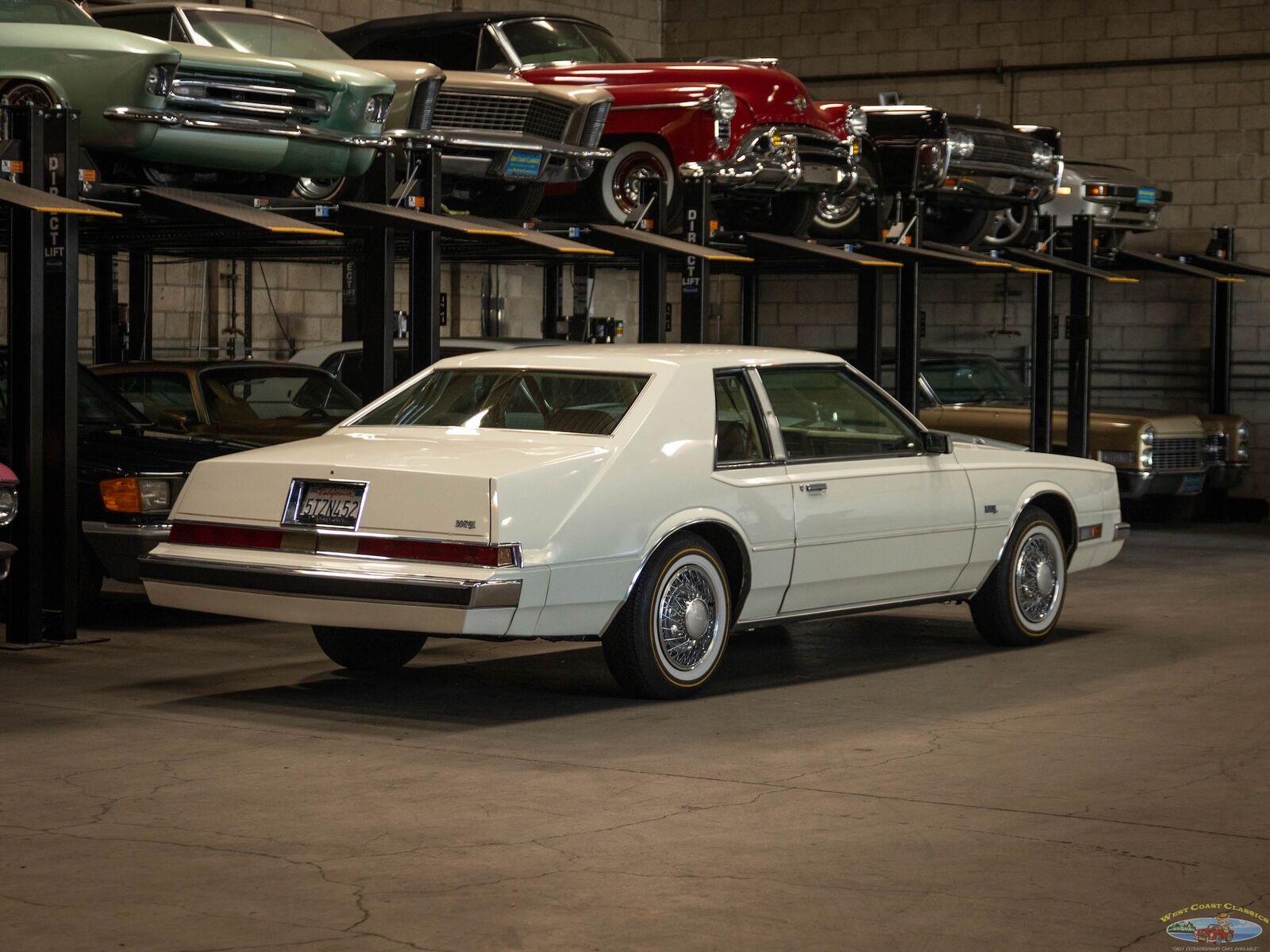 Chrysler-Imperial-Coupe-1981-White-Tan-66324-23