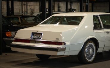 Chrysler-Imperial-Coupe-1981-White-Tan-66324-24