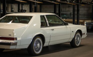 Chrysler-Imperial-Coupe-1981-White-Tan-66324-25