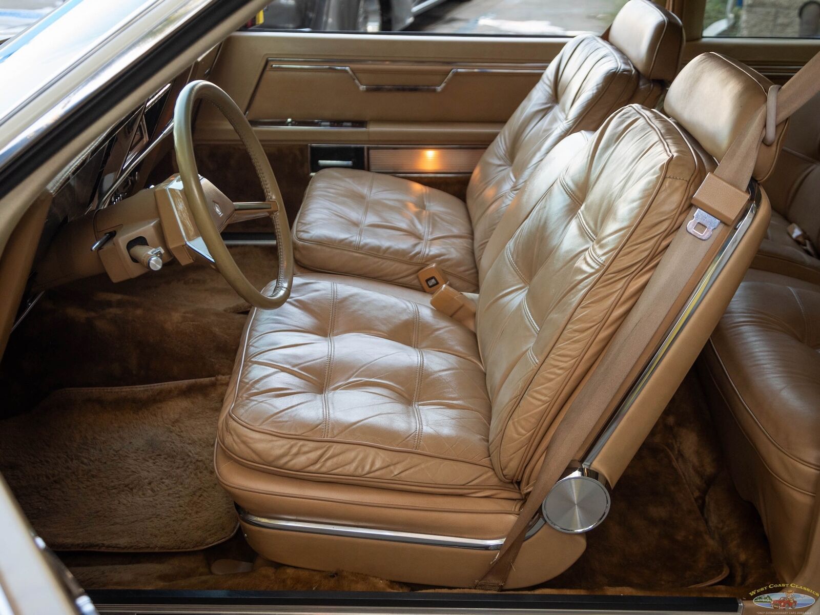 Chrysler-Imperial-Coupe-1981-White-Tan-66324-29