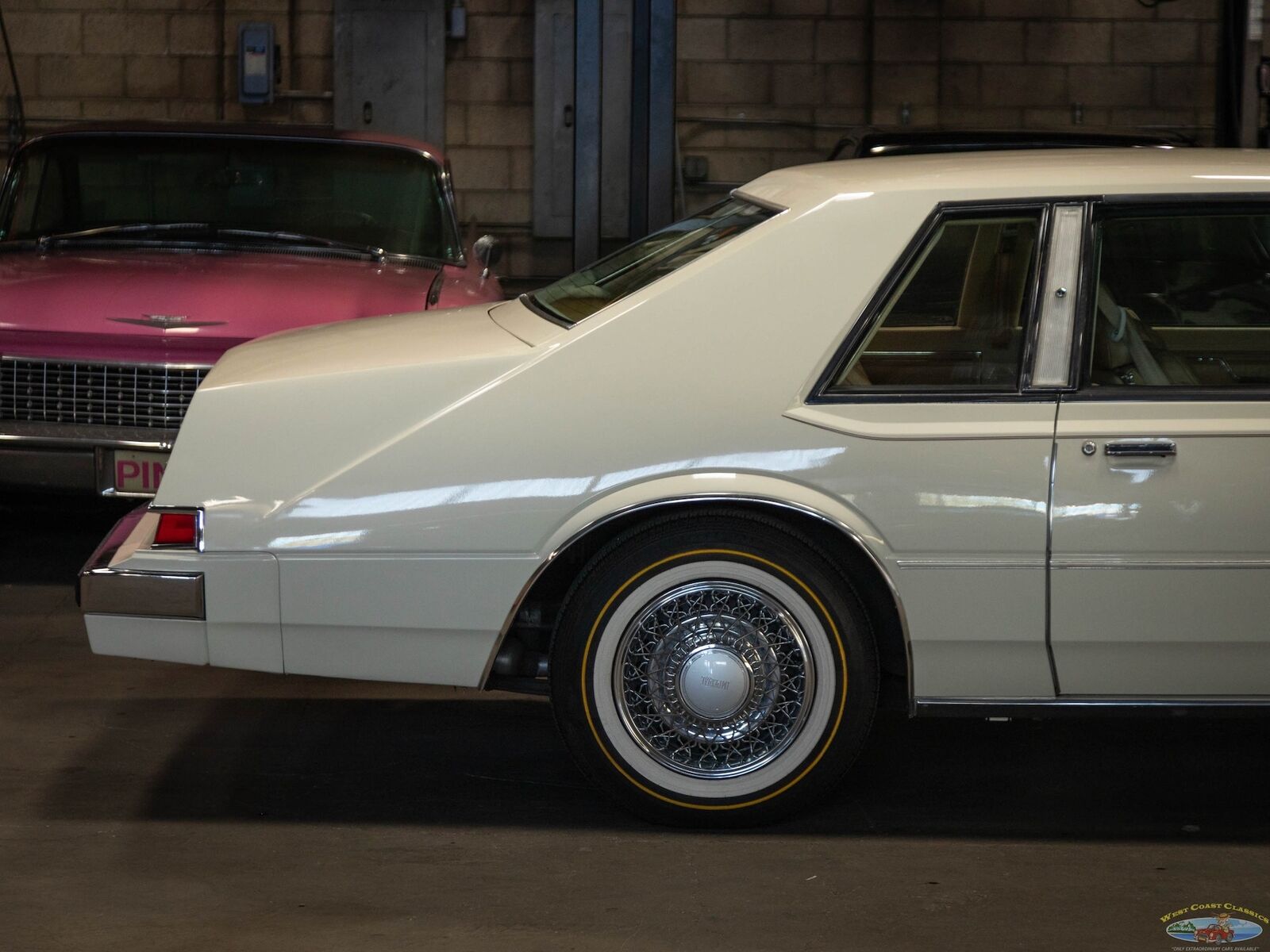 Chrysler-Imperial-Coupe-1981-White-Tan-66324-4