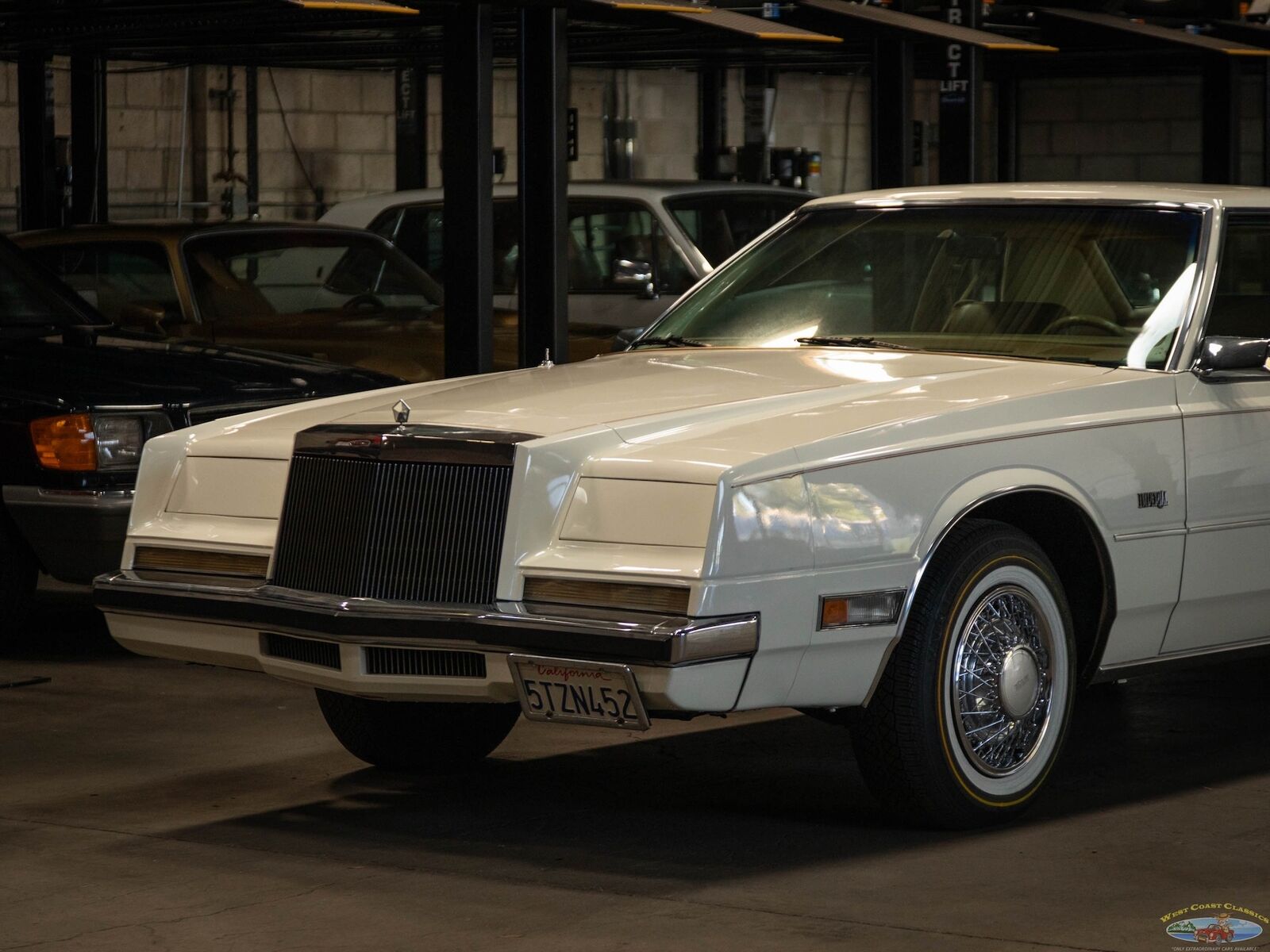 Chrysler-Imperial-Coupe-1981-White-Tan-66324-7