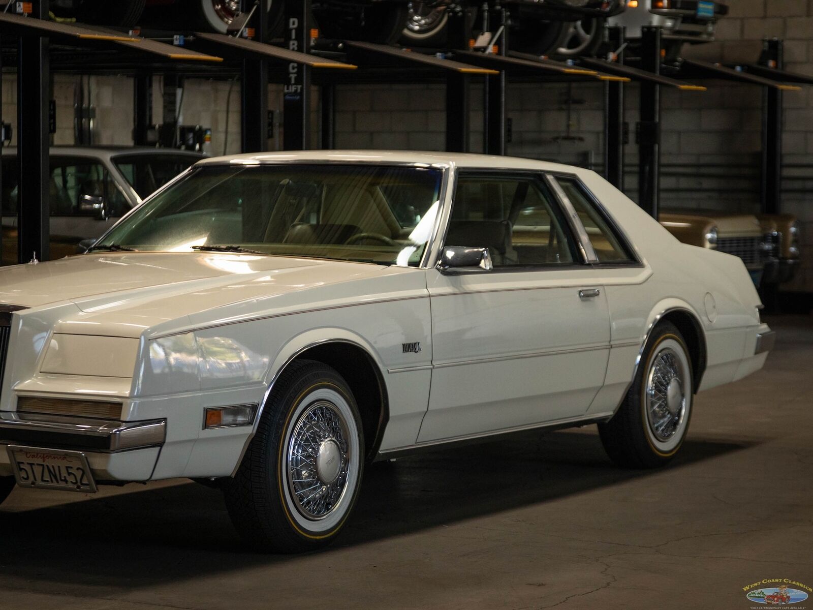 Chrysler-Imperial-Coupe-1981-White-Tan-66324-8