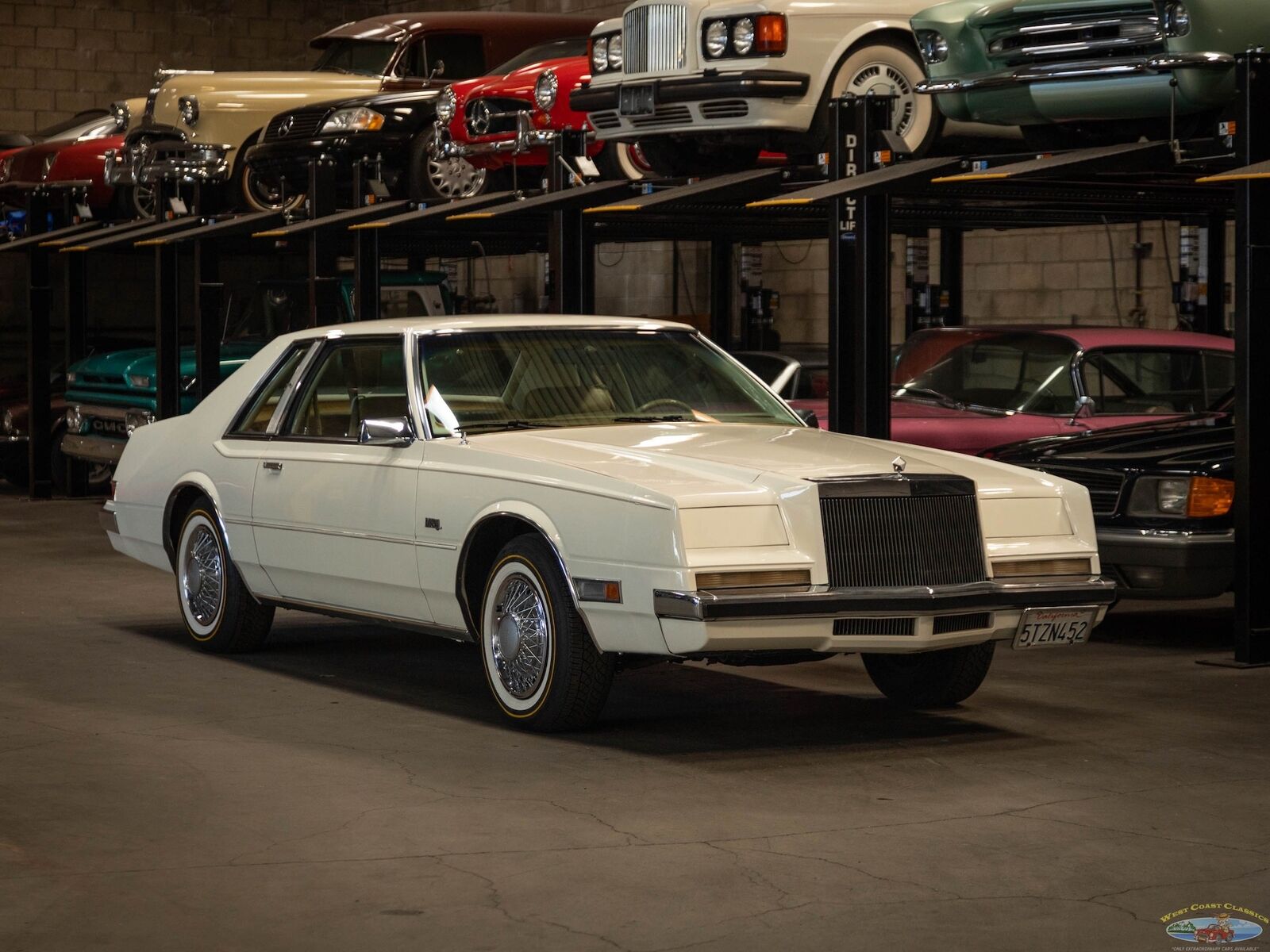 Chrysler-Imperial-Coupe-1981-White-Tan-66324-9