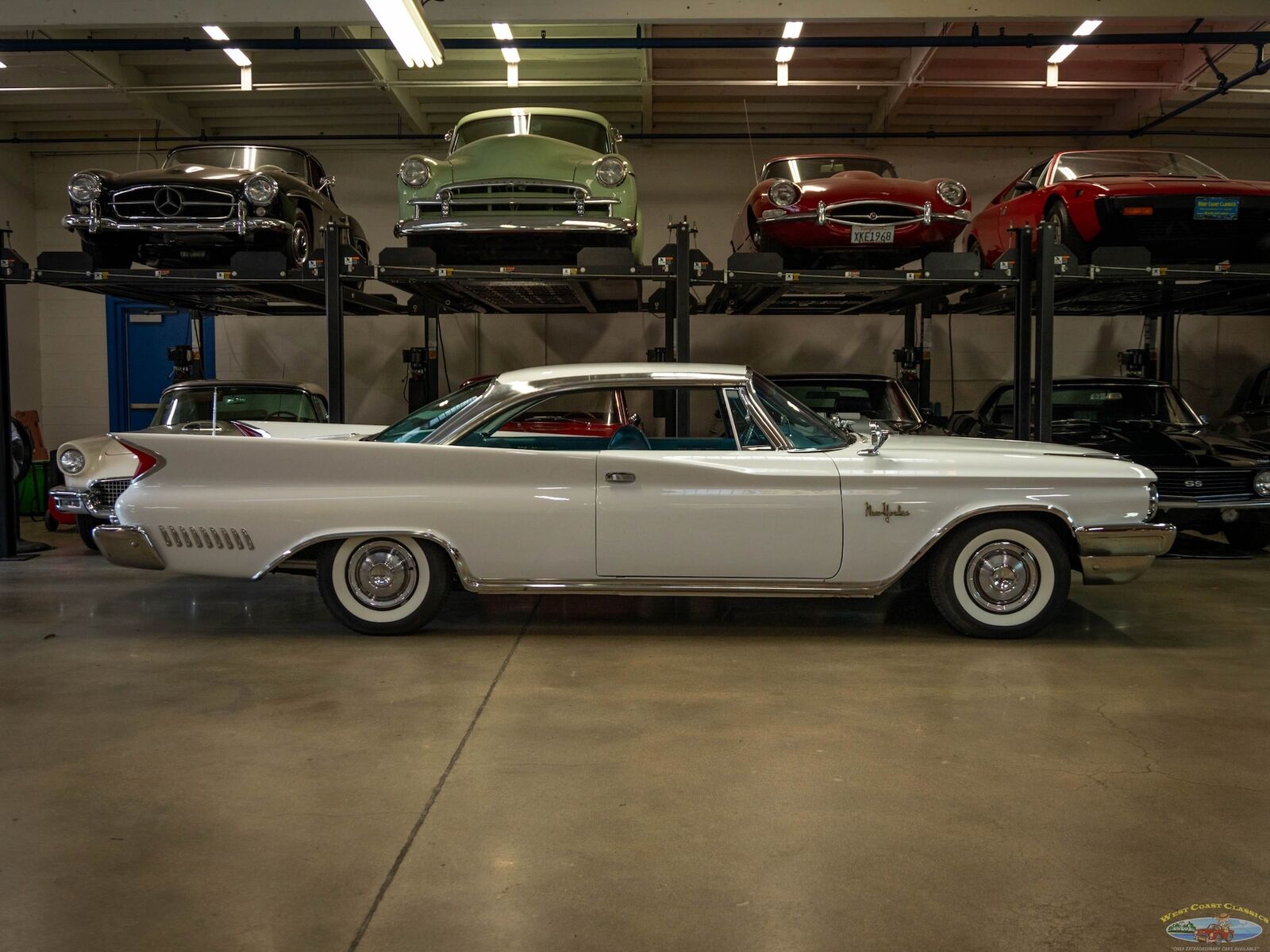 Chrysler-New-Yorker-1960-White-Blue-138247-2