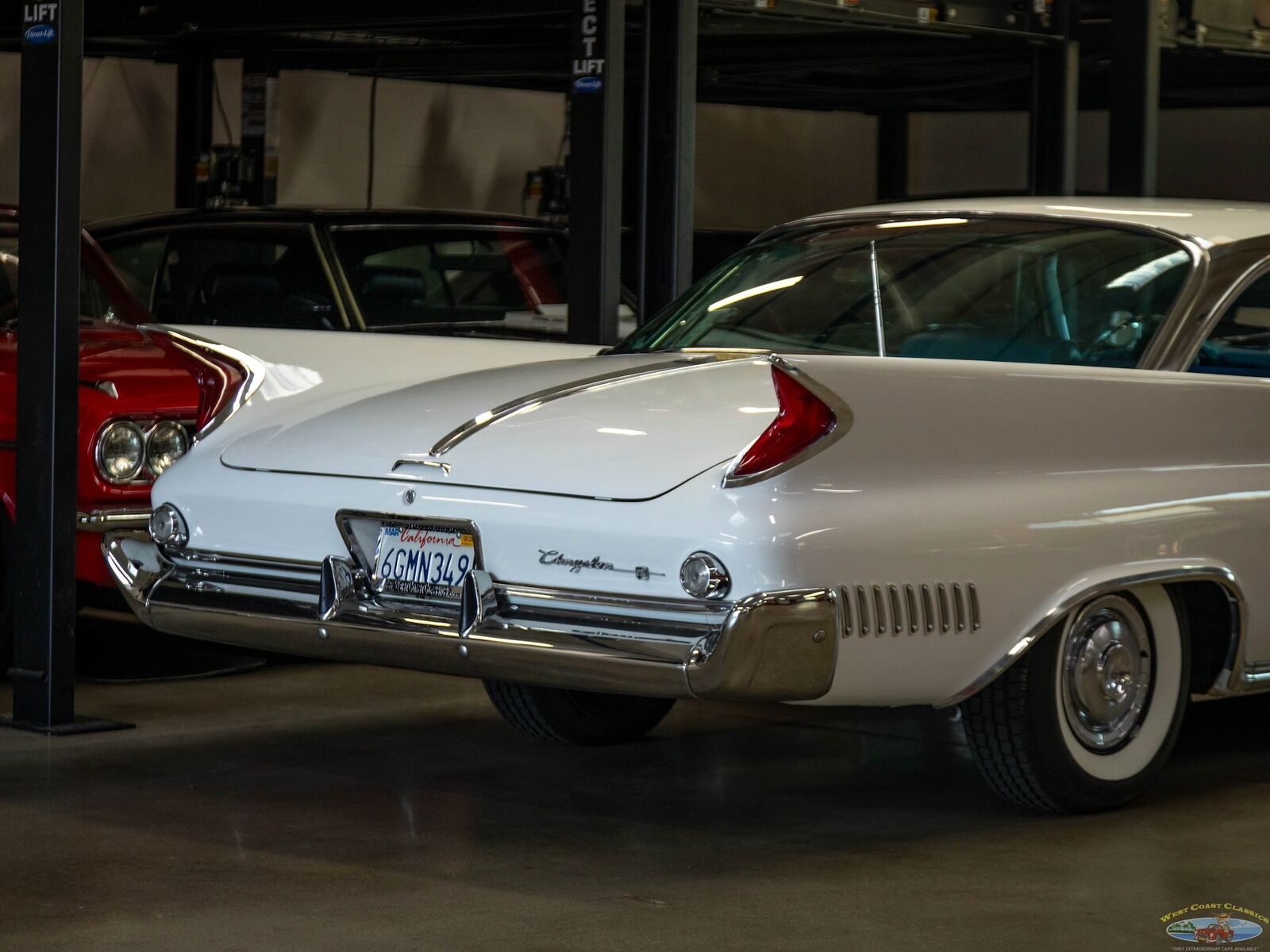 Chrysler-New-Yorker-1960-White-Blue-138247-24