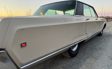 Chrysler-New-Yorker-Berline-1968-Cream-Green-225308-11