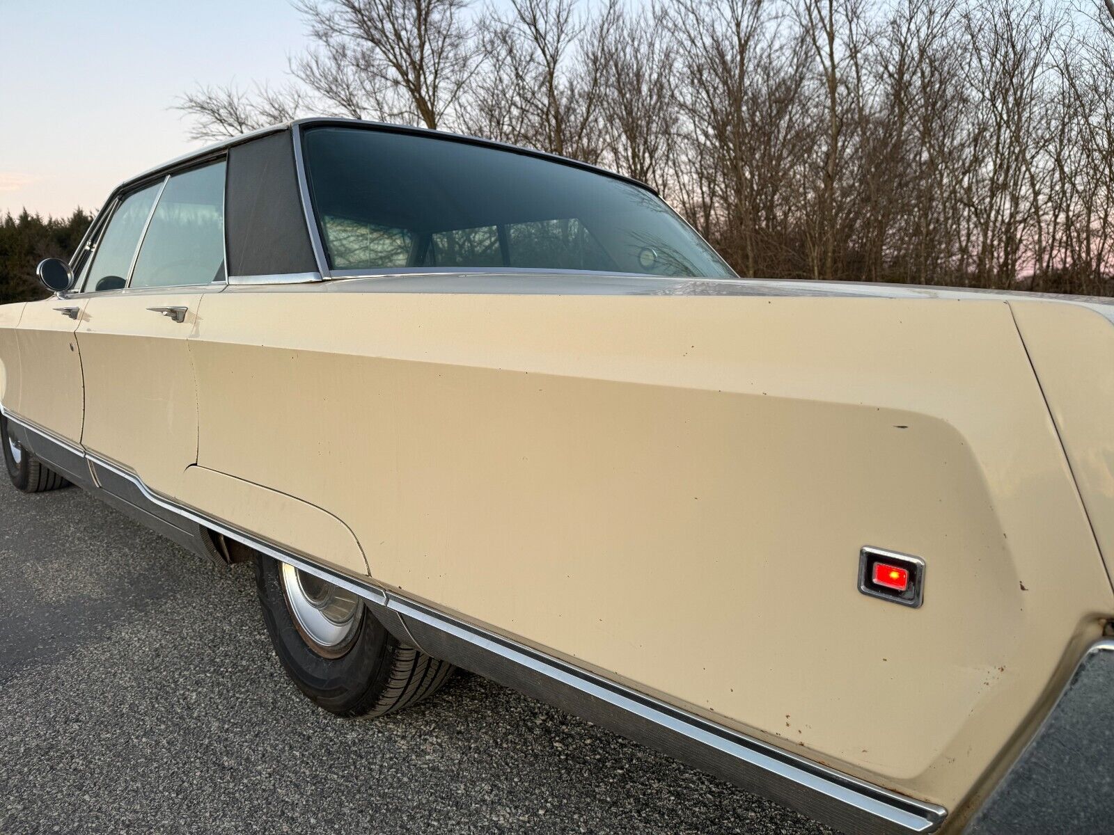 Chrysler-New-Yorker-Berline-1968-Cream-Green-225308-12